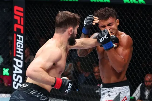 Zápas roku v UFC skončil tvrdým KO
