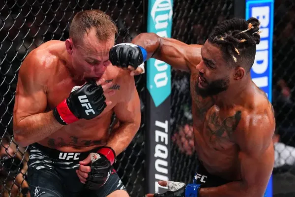 Zápas v UFC se zbláznil, výprask během pár sekund
