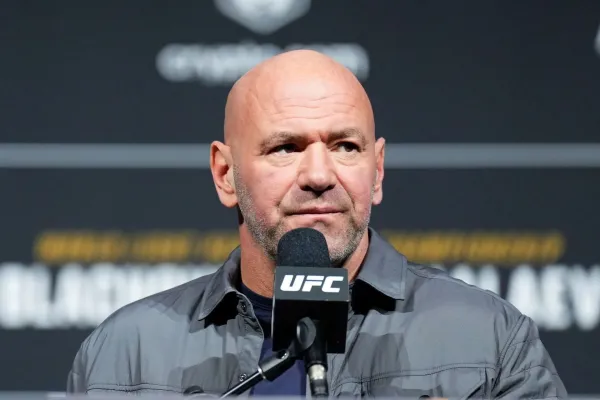 Zkrat před zraky šéfa UFC. Bojovník zasáhl soupeře hlavičkou