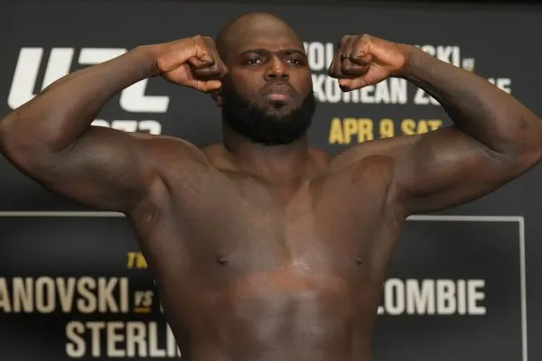 Zkušený bojovník byl zatčen. Během hádky pokousal partnerku