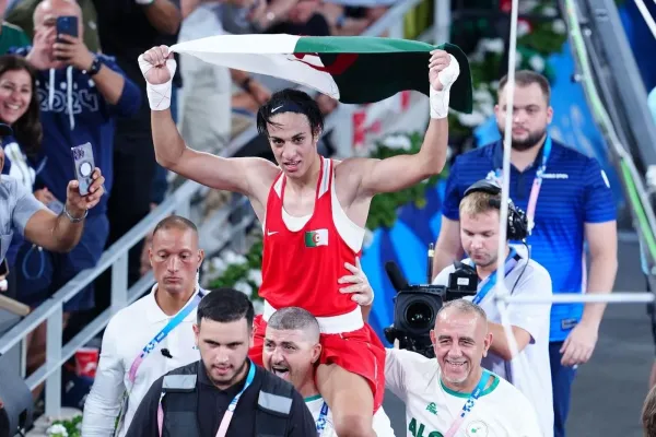 Zlatá boxerka je s novou vizáží k nepoznání. Spory o pohlaví ji ničí, přiznává