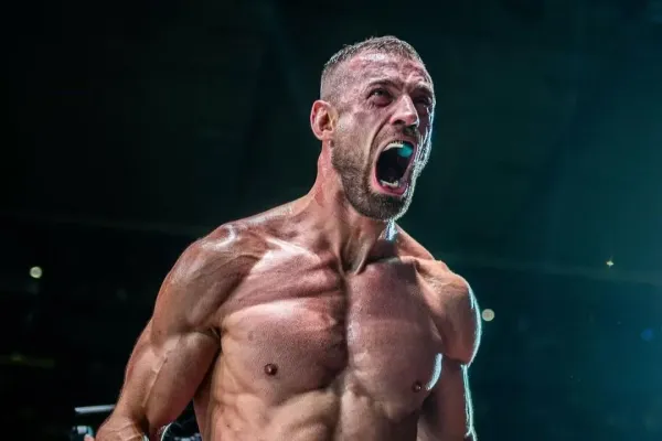 Zranění je součást balíčku s názvem MMA. Raška neměl s plačícím Tóthem slitování