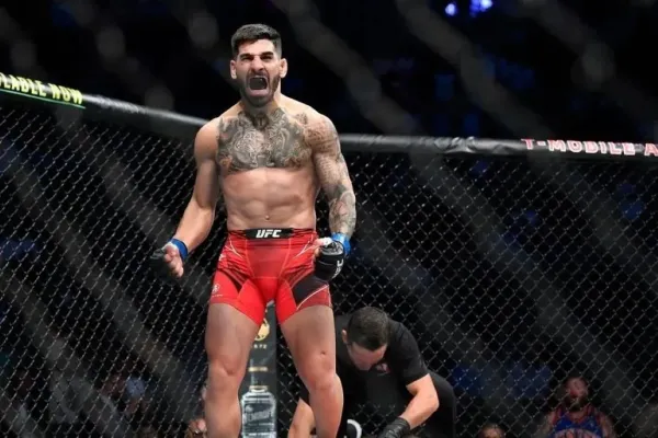 Zrození legendy. Neporažená superstar UFC rozdala další KO